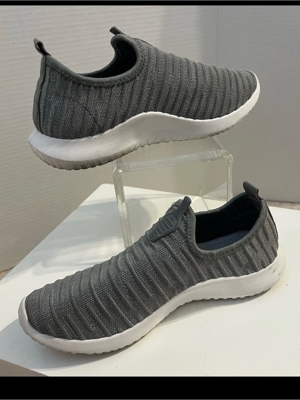 Women’s Gray Slip-On Sneaker Size 8 Lightweight Walking Comfort Shoe Knit Loafer